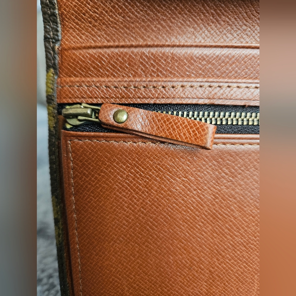 Authentic Louis Vuitton Rare Vintage Trifold Passport Wallet Monogram Clutch - Picture 9 of 16